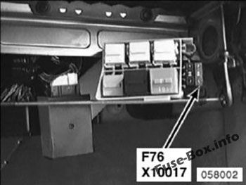 Relay block location behind the glove box fuse box in a BMW 5-Series (E39, 1996-2003)