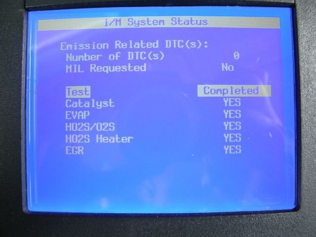 GM Tech2 scanner display showing Inspection and Maintenance tests for a 2001 V6 Tracker, indicating test completion status